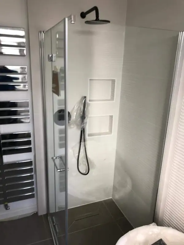 Walk-in shower with rainfall head and recessed shelf