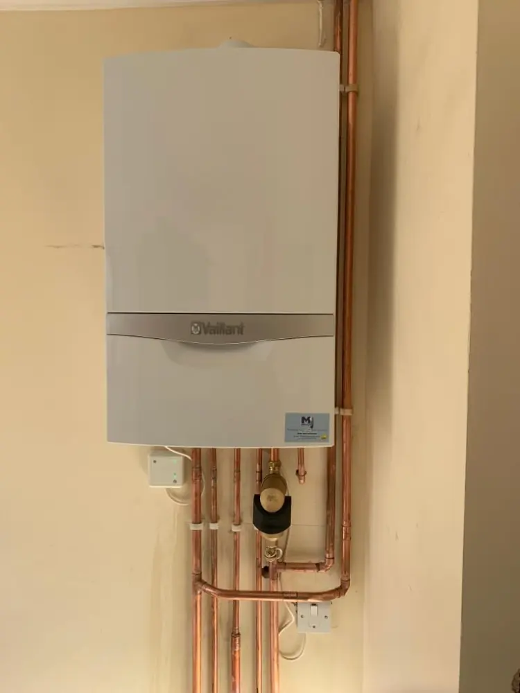 Vaillant boiler with straight copper pipes below